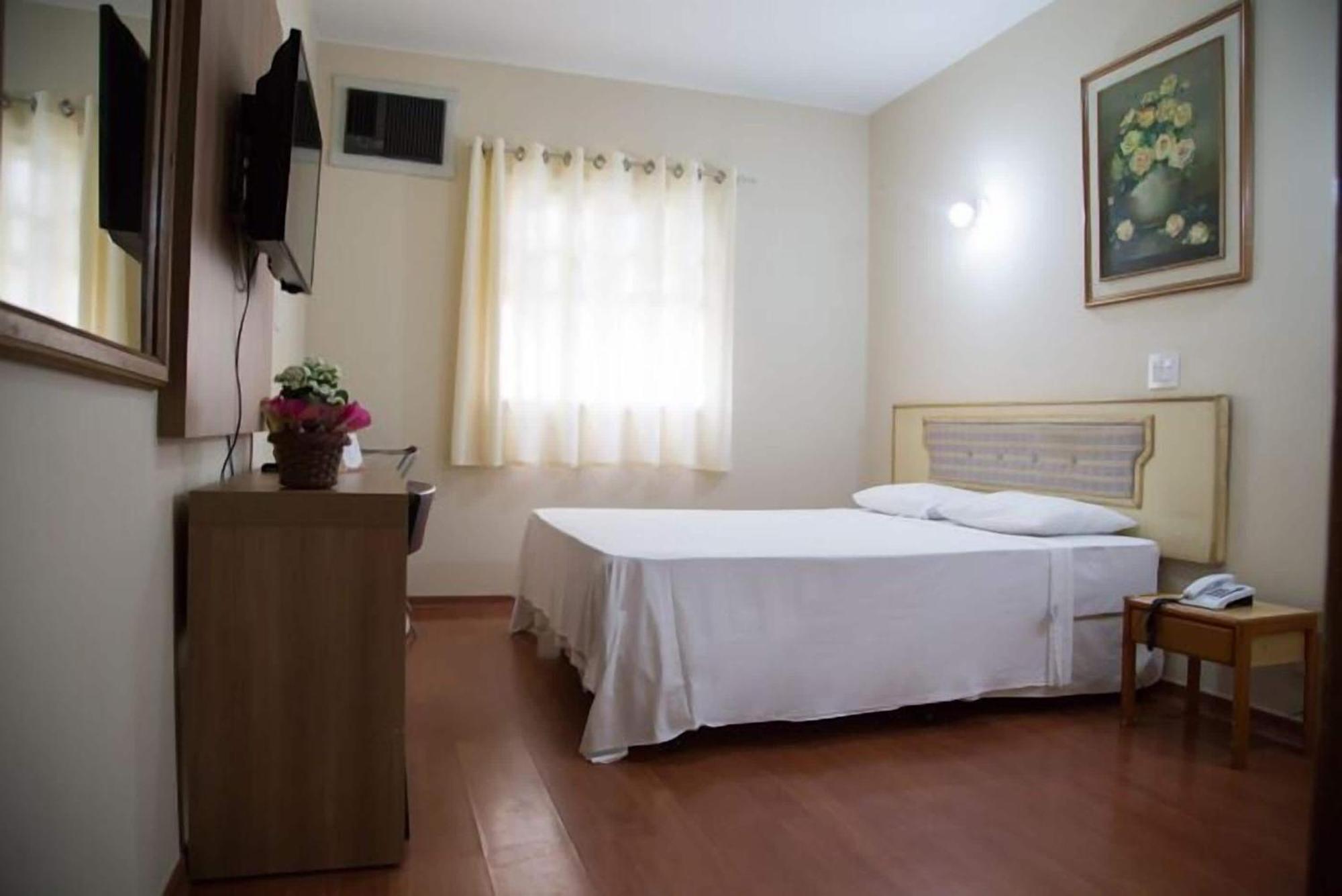 Hotel Dona Beja Araxá Quarto foto
